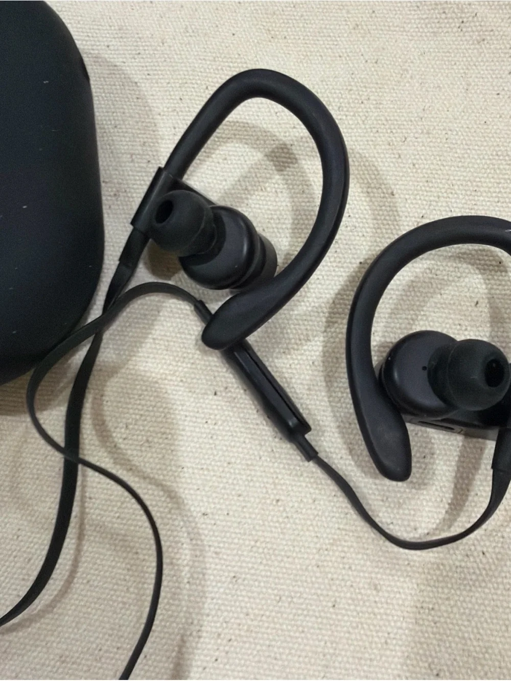Beats Powerbeats Wireless Earbuds in Black Beats by Dr. Dre Powerbeats Black Cas